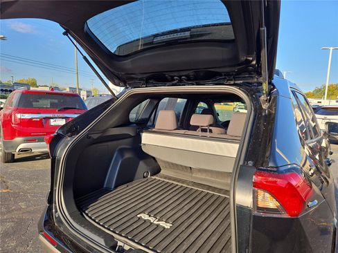 Used 2022 Toyota RAV4 SE image 27