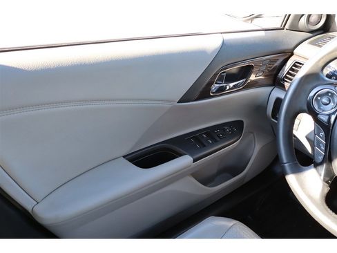 Used 2016 Honda Accord Touring image 17