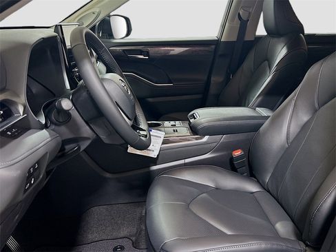 New 2026 Toyota Highlander Limited image 20