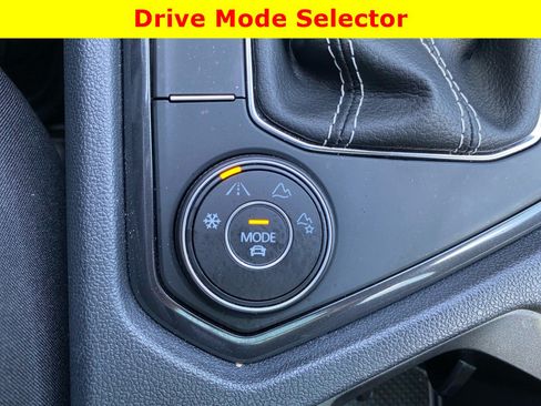 Used 2023 Volkswagen Tiguan SEL R-Line AWD/4WD image 30