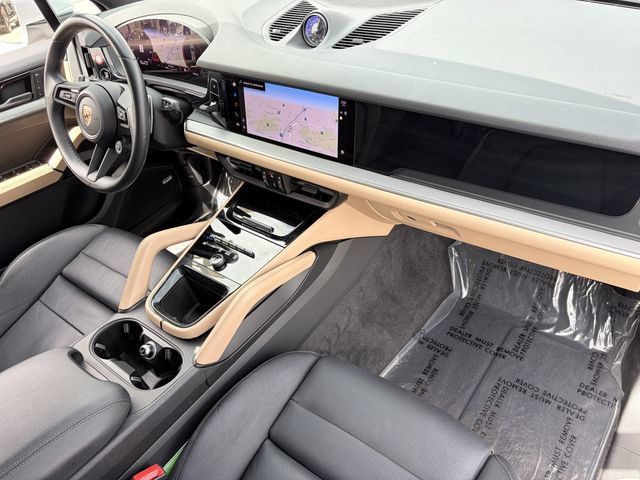Used 2024 Porsche Cayenne AWD/4WD image 19