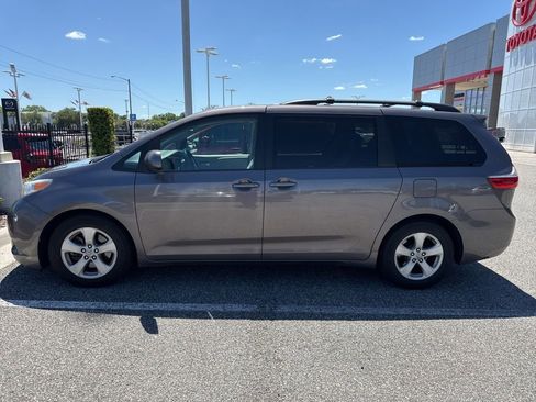 Used 2015 Toyota Sienna LE image 2