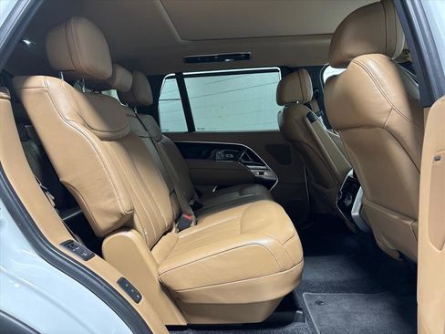 Used 2023 Land Rover Range Rover Long Wheelbase SE image 40
