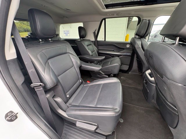 Used 2025 Lincoln Navigator Reserve AWD/4WD image 32