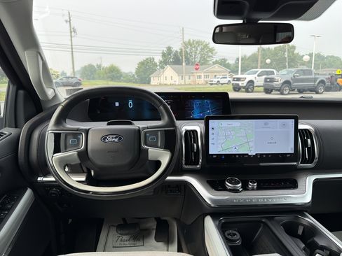 Used 2025 Ford Expedition Max Platinum w/ Driver's Package AWD/4WD image 15