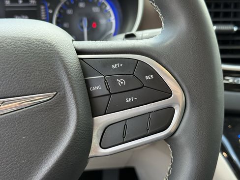 Used 2023 Chrysler Voyager LX FWD image 17