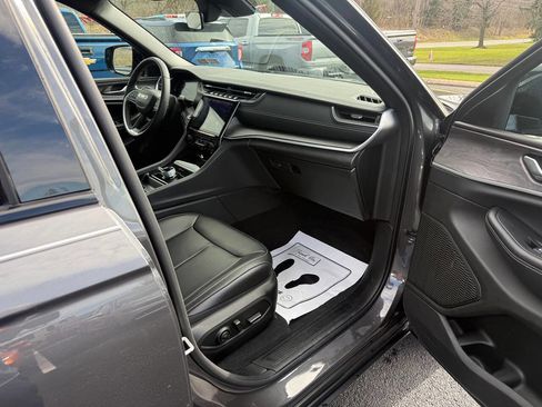 Used 2025 Jeep Grand Cherokee Limited w/ Trailer Tow Package image 9