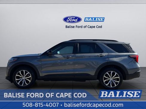 Used 2025 Ford Explorer ST-Line image 3