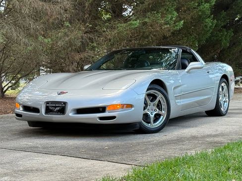 Used 2004 Chevrolet Corvette Coupe w/ Preferred Equipment Group image 15