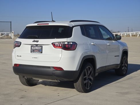New 2026 Jeep Compass Latitude AWD/4WD image 4