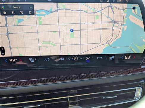 Used 2024 Chevrolet Traverse Z71 image 12