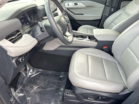 Certified 2025 Ford Explorer Active w/ Active Comfort Package image 21