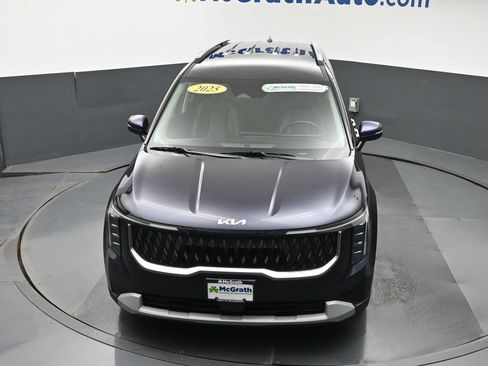Used 2025 Kia Carnival EX FWD image 28