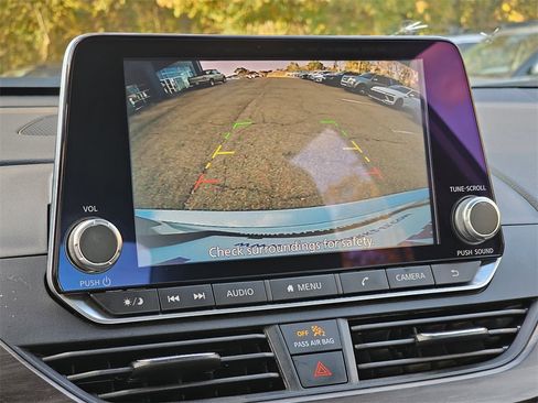 Used 2024 Nissan Altima 2.5 SV image 10