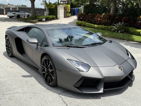 Used 2013 Lamborghini Aventador LP 700-4 image 3