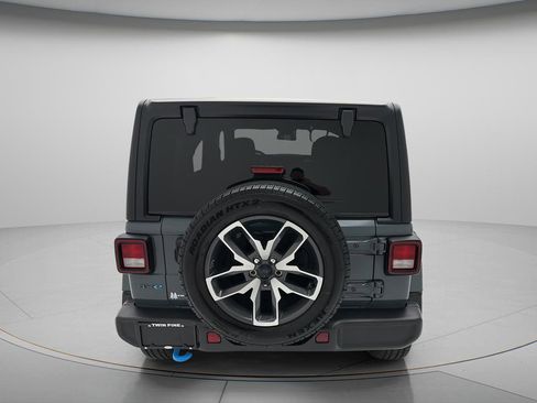 Used 2024 Jeep Wrangler Unlimited w/ Convenience Group AWD/4WD image 5