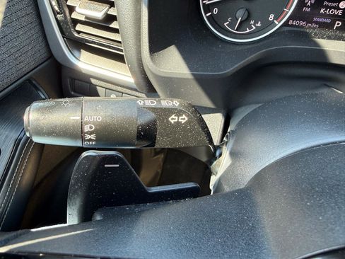 Used 2022 Nissan Rogue SV FWD image 24