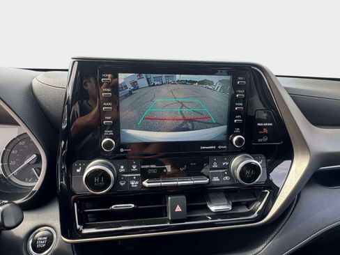 Certified 2020 Toyota Highlander XLE AWD/4WD image 28