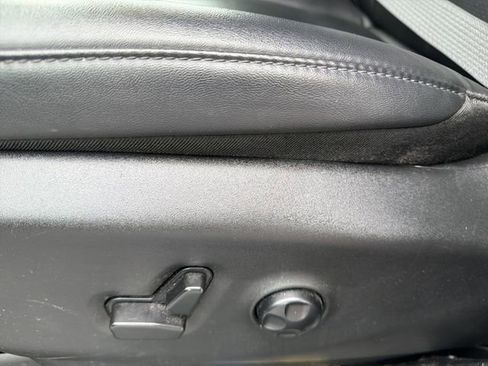 Used 2025 Chrysler Pacifica Select FWD image 15