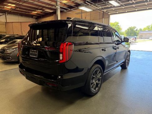 Used 2025 Ford Expedition Platinum w/ Stealth Performance Package AWD/4WD image 4