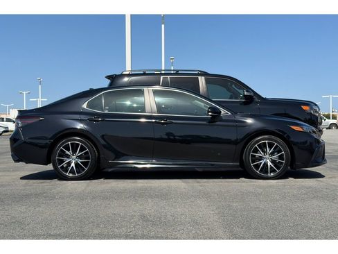 Certified 2023 Toyota Camry SE FWD image 3