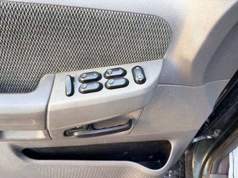 Used 2002 Ford Explorer XLT image 11