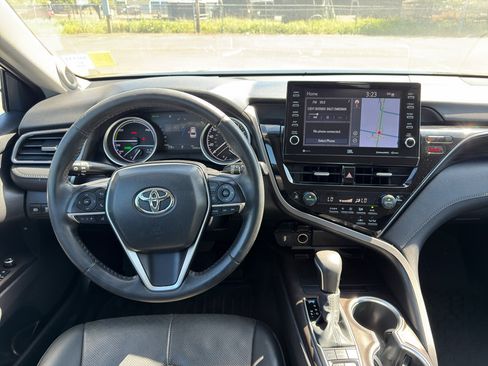 Used 2022 Toyota Camry XLE w/ Navigation Upgrade Package FWD image 16