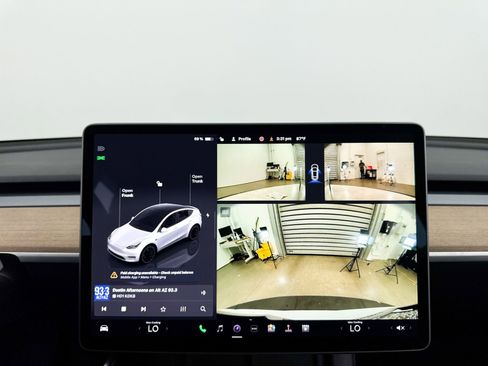 Used 2024 Tesla Model Y Performance image 10