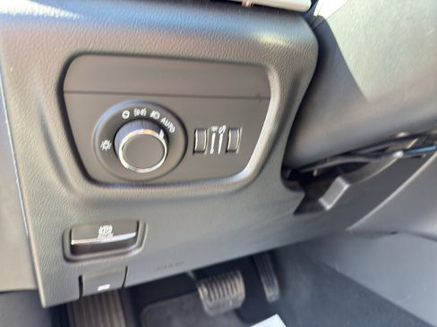Used 2025 Jeep Grand Cherokee Altitude AWD/4WD image 10