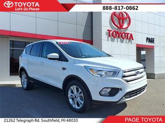 Used 2019 Ford Escape SE image 1