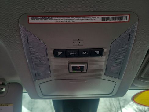 Used 2021 Toyota RAV4 XLE AWD/4WD image 33