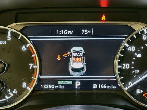 Used 2023 Nissan Rogue SV AWD/4WD image 19