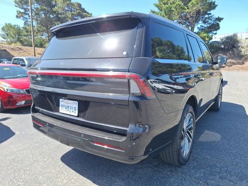 Used 2025 Lincoln Navigator Reserve AWD/4WD image 7