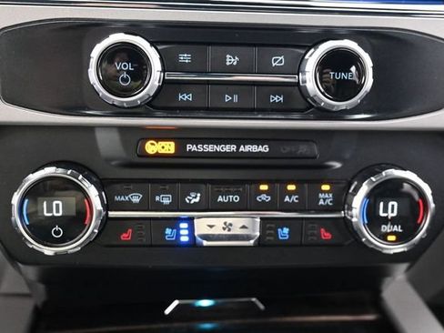 Certified 2022 Ford F250 Lariat w/ Lariat Value Package AWD/4WD image 23