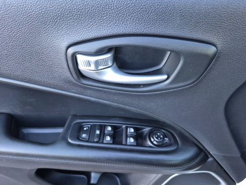 Used 2019 Jeep Compass Altitude image 8