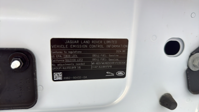 Used 2024 Land Rover Defender 130 X-Dynamic SE AWD/4WD image 29
