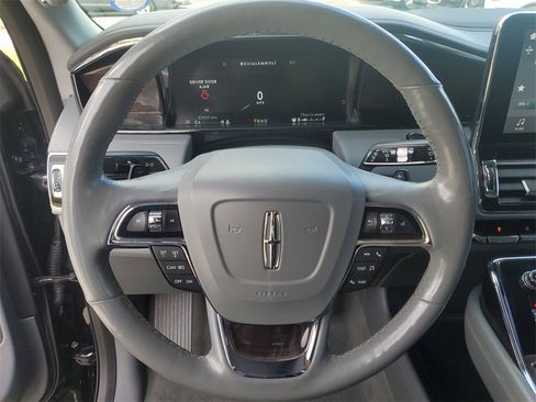 Used 2019 Lincoln Navigator Select image 23