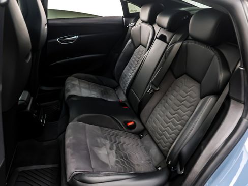 Used 2022 Audi e-tron GT Premium Plus image 9