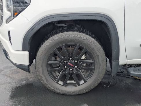 Used 2022 GMC Sierra 1500 Elevation w/ X31 Off-Road Package AWD/4WD image 10