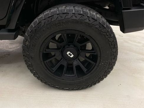Used 2014 Jeep Wrangler Unlimited Sahara w/ Dual Top Group AWD/4WD image 17