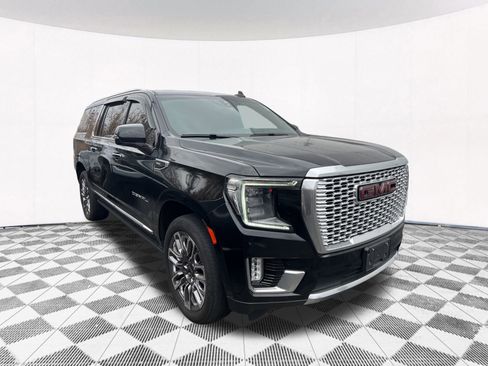 Used 2021 GMC Yukon XL Denali w/ Denali Premium Package image 4
