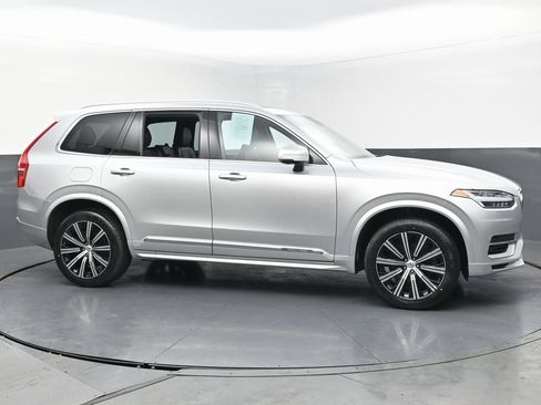 Used 2022 Volvo XC90 T8 Inscription image 6