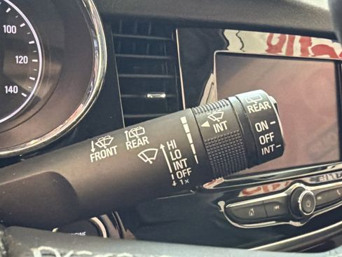 Used 2022 Buick Encore Preferred FWD image 36