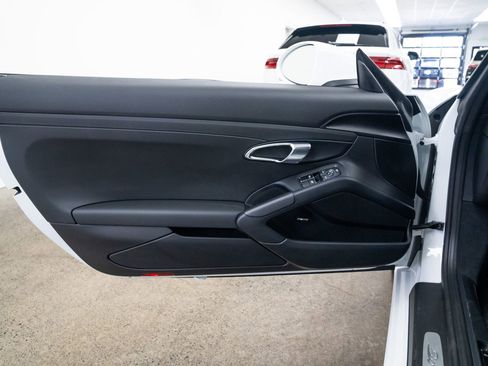 Used 2024 Porsche 718 Boxster RWD image 15