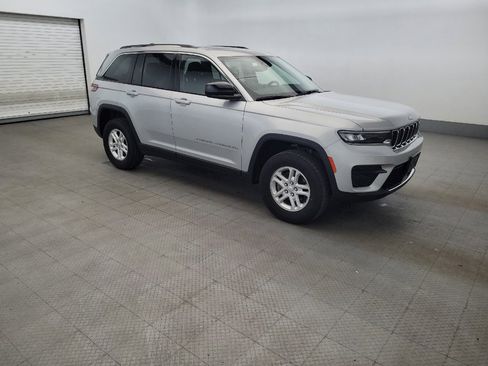 Used 2023 Jeep Grand Cherokee Laredo w/ Luxury Tech Group I AWD/4WD image 11