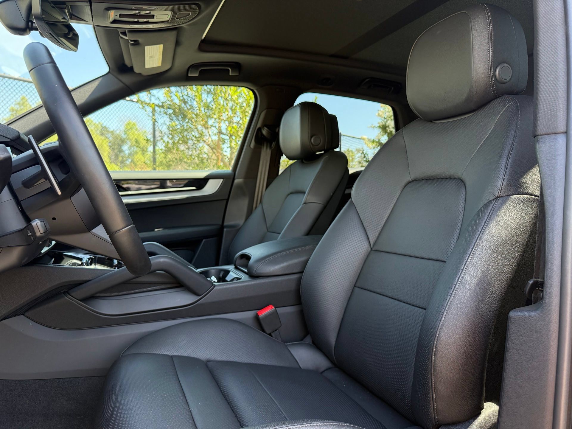 Certified 2026 Porsche Cayenne E-Hybrid AWD/4WD image 5