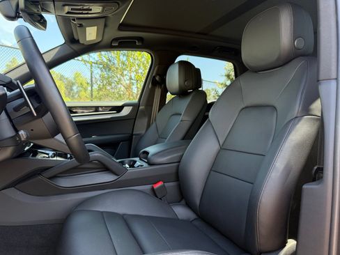 Certified 2026 Porsche Cayenne E-Hybrid AWD/4WD image 5