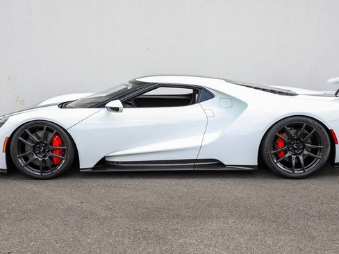 Used 2017 Ford GT RWD image 24