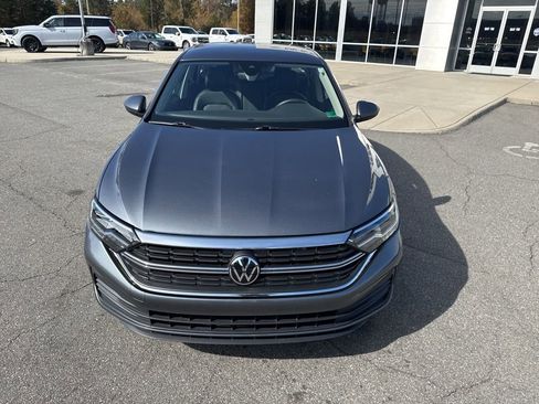 Used 2024 Volkswagen Jetta SE image 9