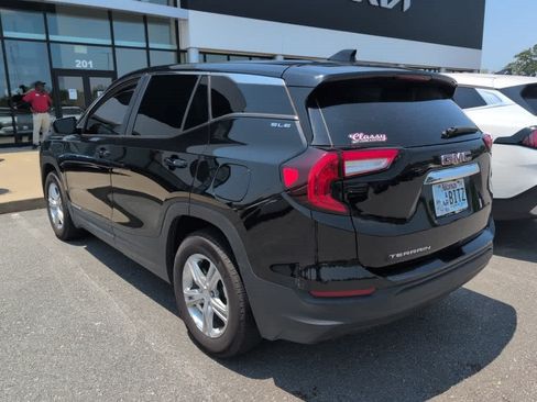 Used 2024 GMC Terrain SLE FWD image 6